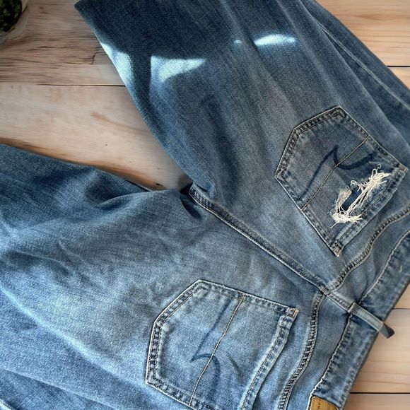 Preowned American Eagle Distressed Sz 2 Women's Comfortable Regular Fit Jeans - Picture 9 of 12